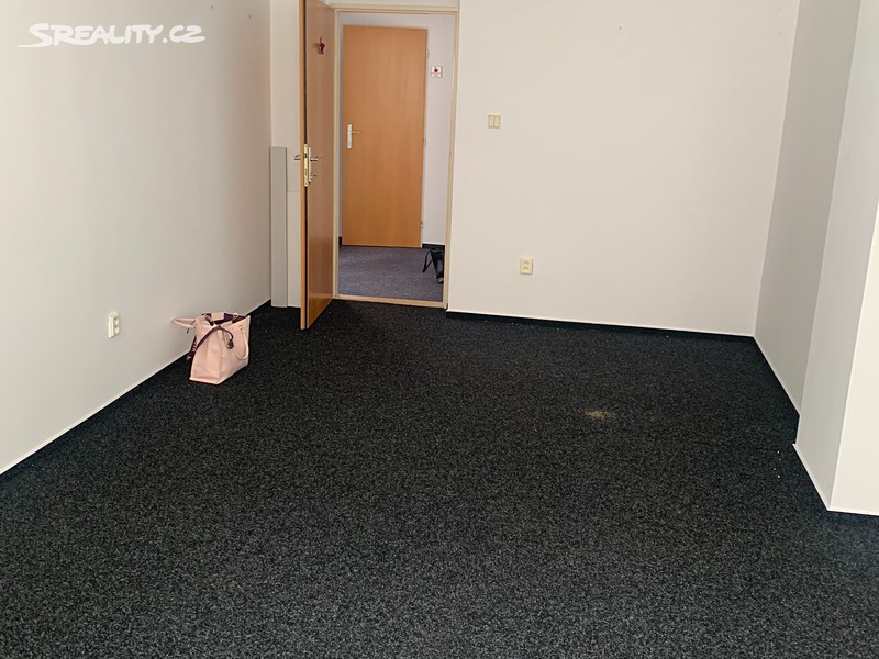 Pronájem kanceláře 21 m² – pohled 3