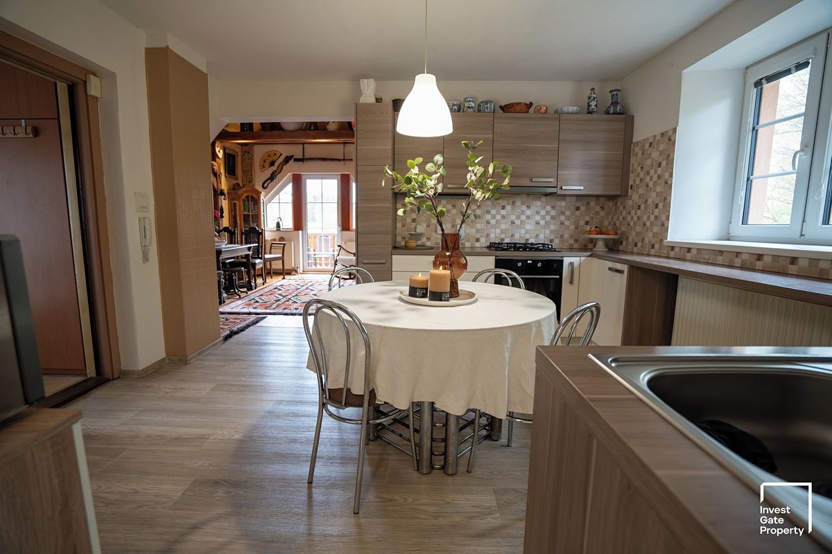 Prodej rodinného domu 334 m², pozemek 960 m² – fotografie 3