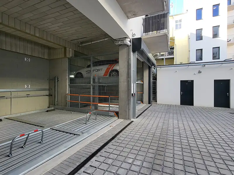 Pronájem garážového stání 12 m², Brno – náhled fotky 2