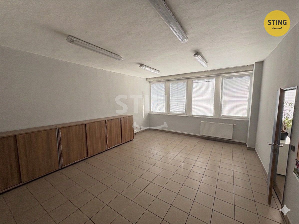 Pronájem kanceláře 67 m² – fotografie 2