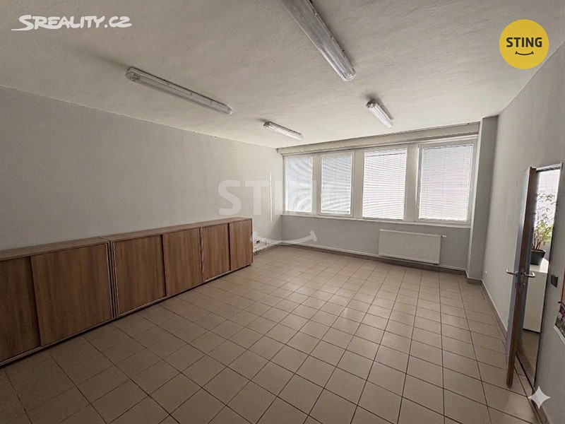 Pronájem kanceláře 67 m² – pohled 2