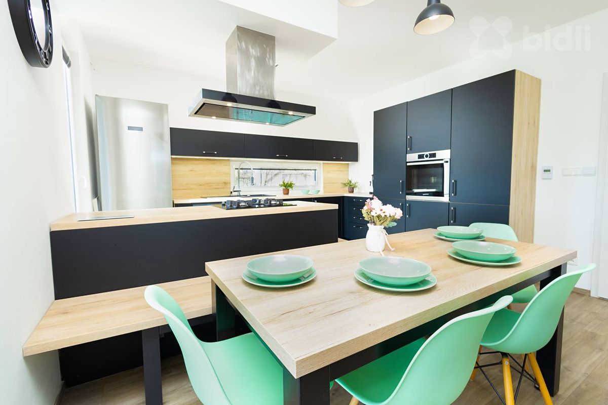 Prodej rodinného domu 178 m², pozemek 997 m² – fotografie 3