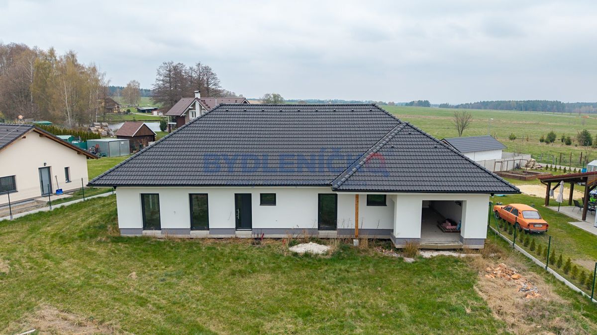 Prodej rodinného domu 193 m², pozemek 996 m² – fotografie 3