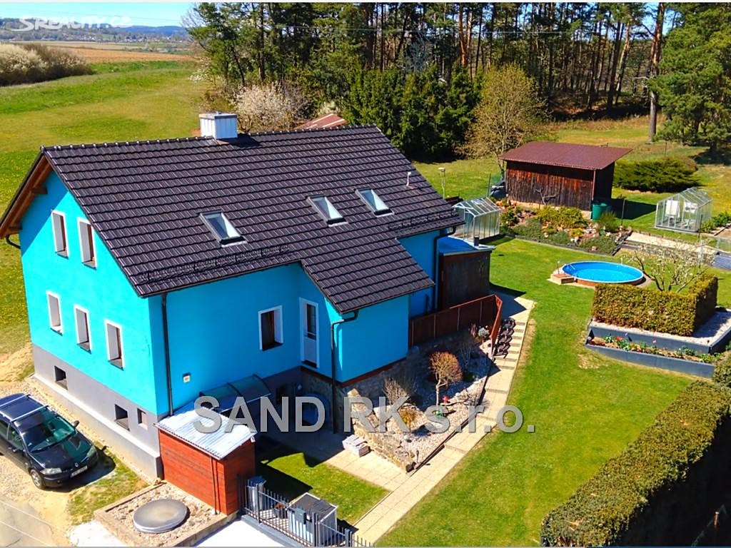 House, 221 m², land 537 m²