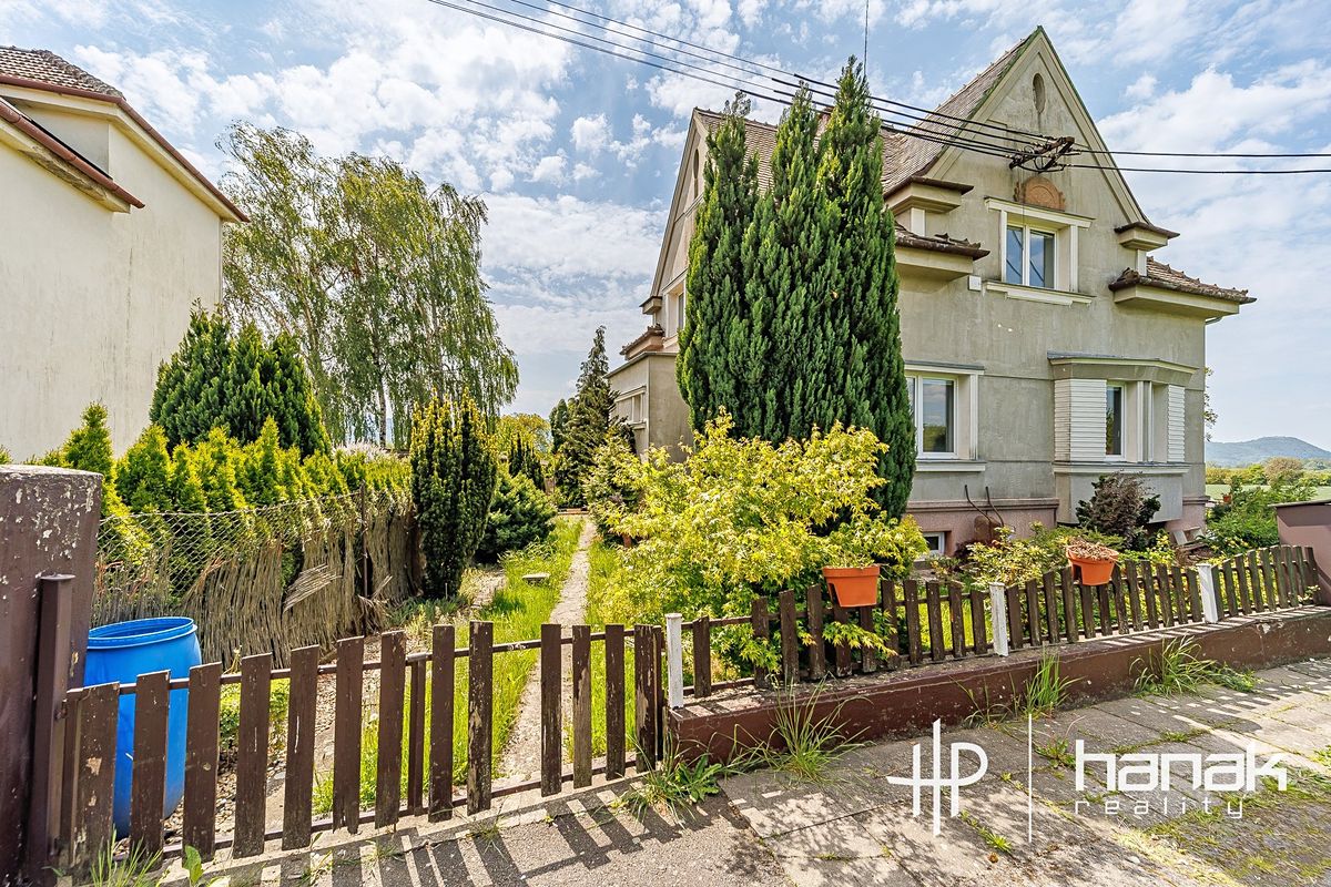 Prodej rodinného domu 253 m², pozemek 615 m² – fotografie 2