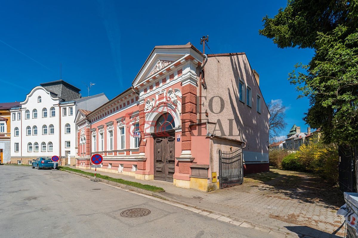 Prodej rodinného domu 500 m², pozemek 780 m² – fotografie 2
