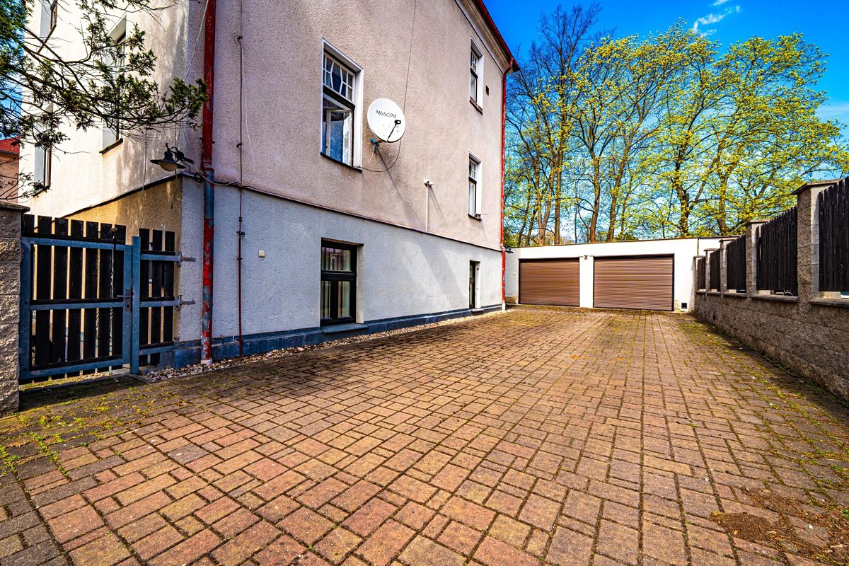 Prodej rodinného domu 300 m², pozemek 870 m² – fotografie 5