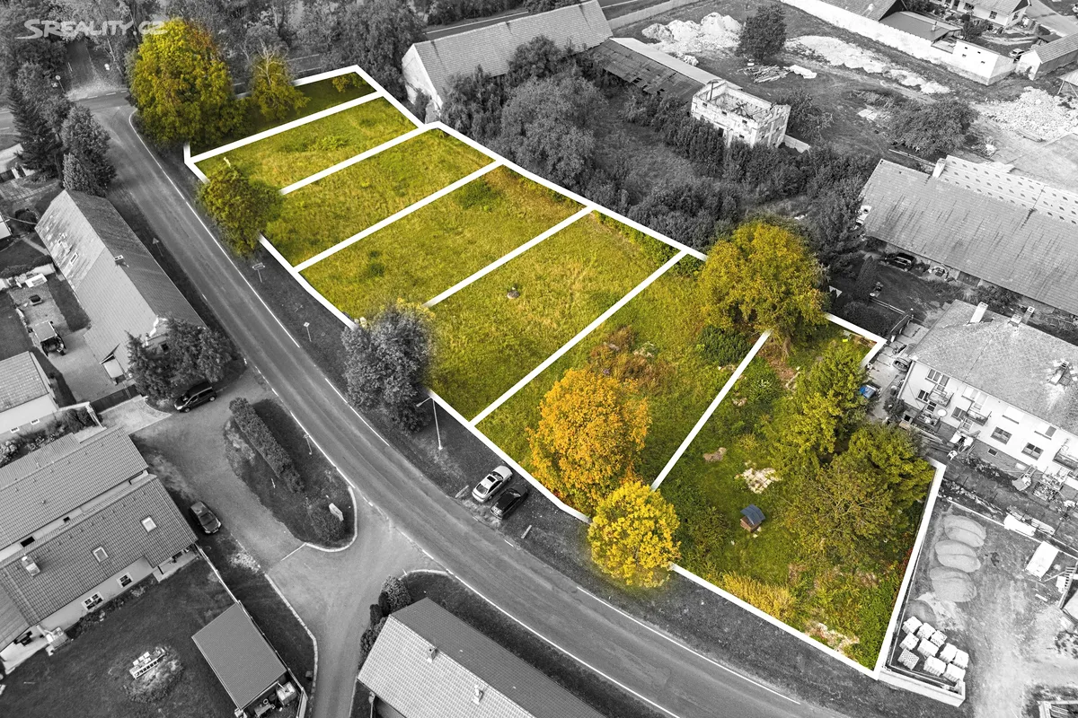 Prodej stavebního pozemku 647 m² – pohled 2