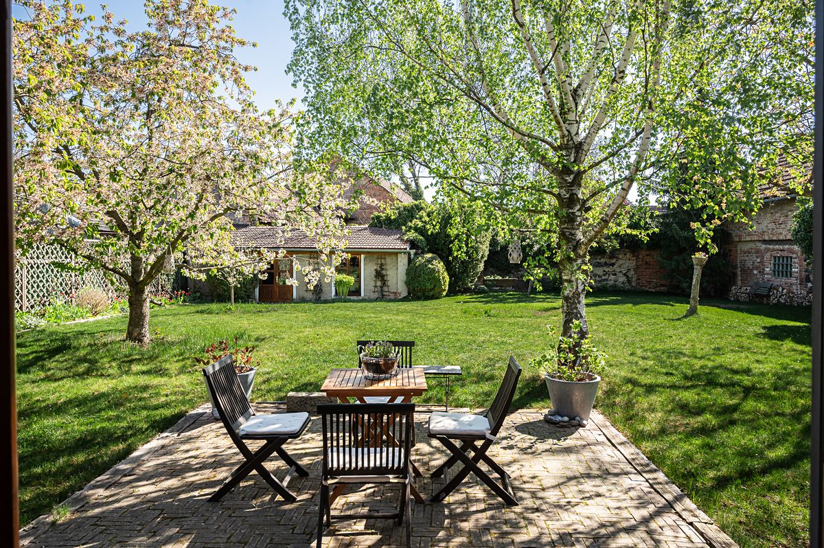 Prodej rodinného domu 238 m², pozemek 749 m² – fotografie 2