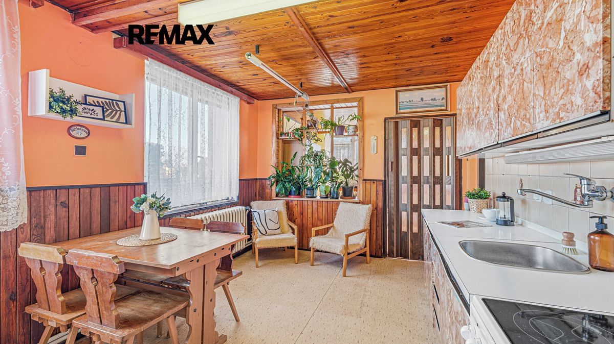 Prodej rodinného domu 196 m², pozemek 770 m² – fotografie 3