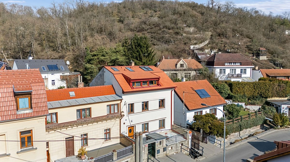 Prodej komerční nemovitosti 90 m² – fotografie 2