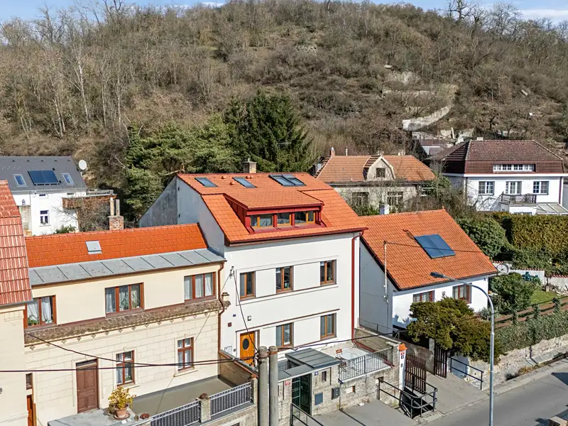 Prodej komerční nemovitosti 90 m², Praha – náhled fotky 2