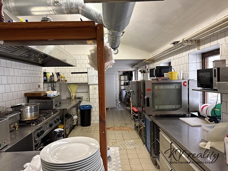 Prodej komerčního prostoru, 1 416 m² (23 z 28)