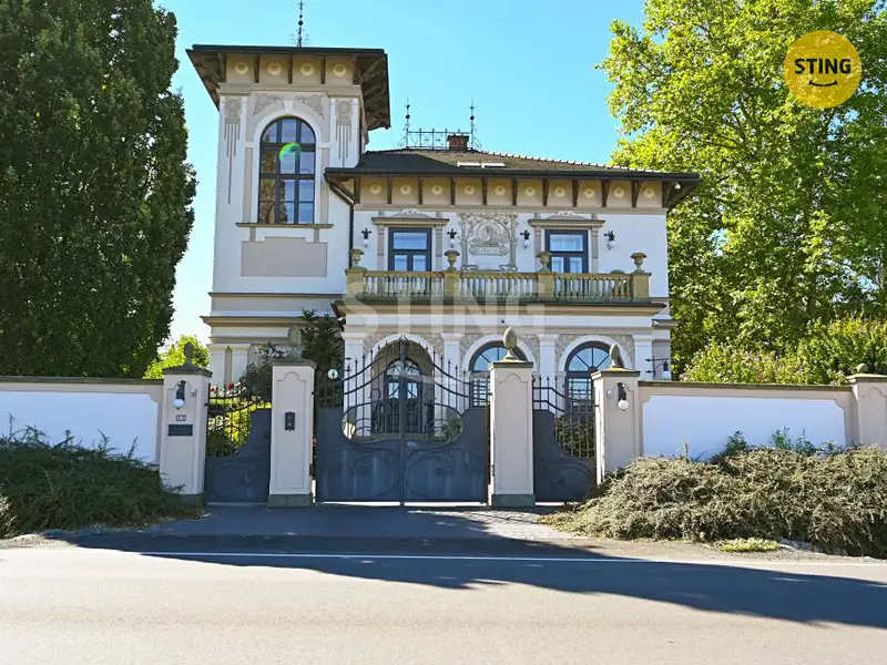 Prodej vily 700 m², pozemek 3228 m², Luže – náhled fotky 2