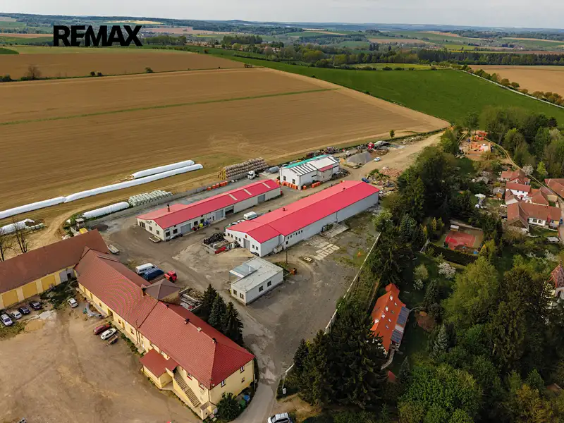Prodej výrobní haly, prostoru 2100 m², Buřenice – náhled fotky 2