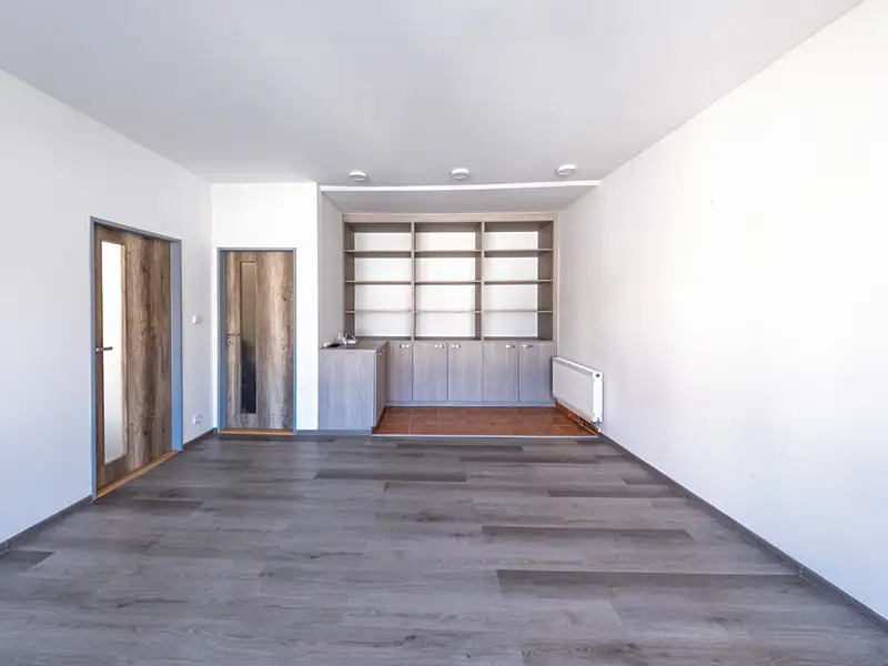 Prodej kanceláře 180 m², Jaroměř – náhled fotky 2