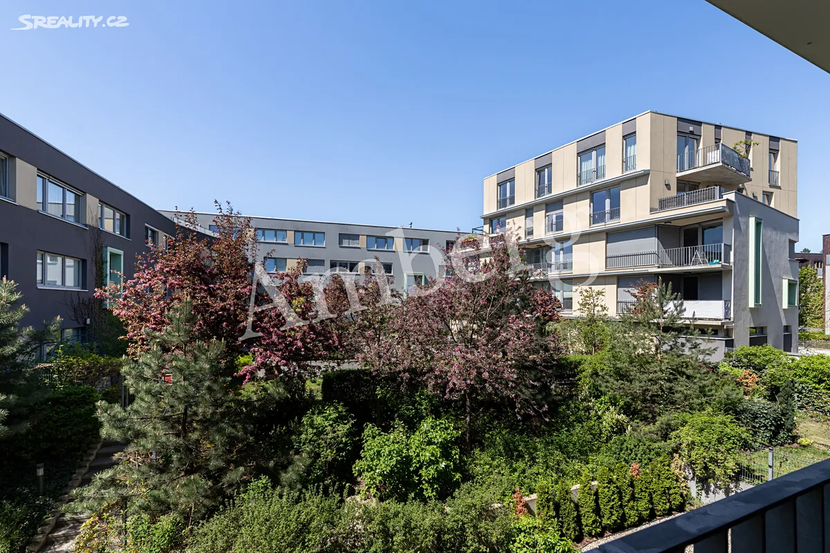 Prodej bytu 2+kk 53 m² – pohled 2