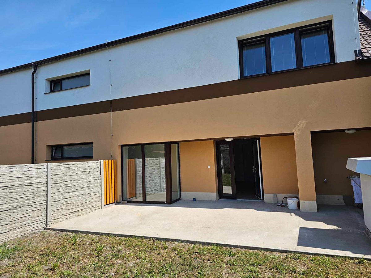 Pronájem bytu 1+kk 45 m² – fotografie 3