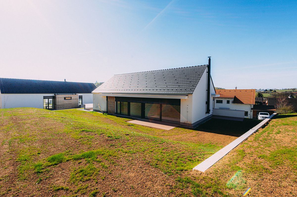 Prodej rodinného domu 164 m², pozemek 1033 m² – fotografie 2