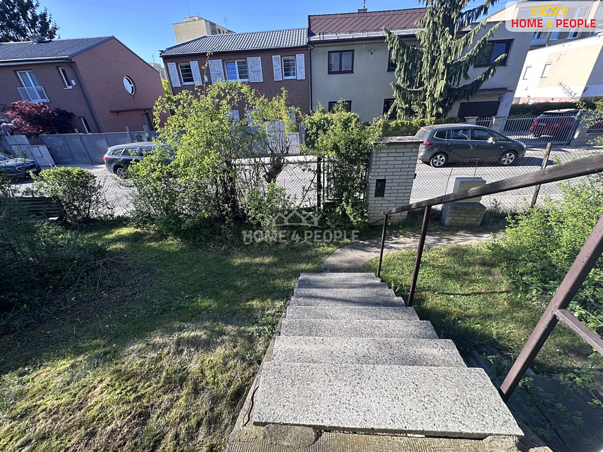Prodej rodinného domu 273 m², pozemek 682 m² – fotografie 4