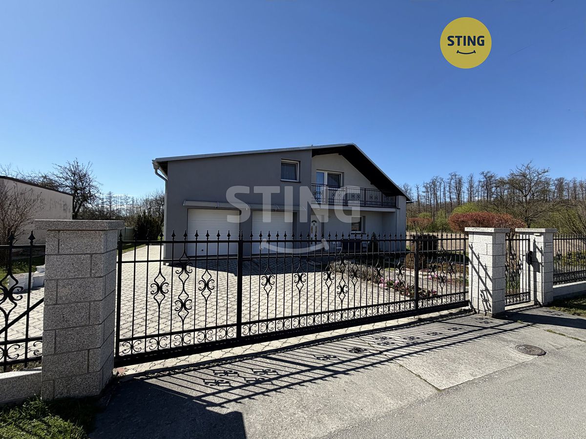 Prodej rodinného domu 337 m², pozemek 4220 m²