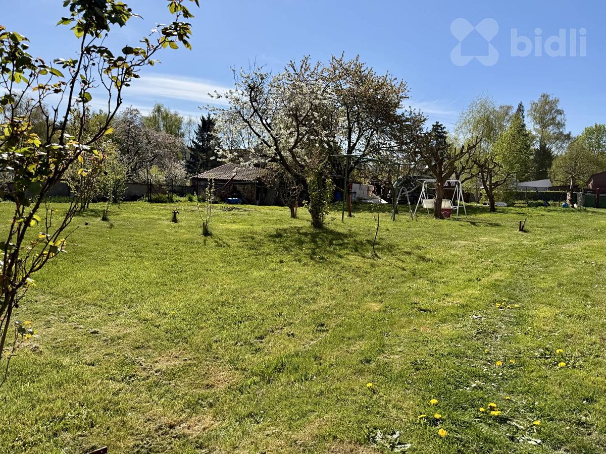 Prodej stavebního pozemku 900 m² – fotografie 3