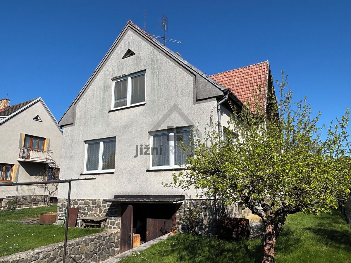 Prodej rodinného domu 180 m², pozemek 1010 m²