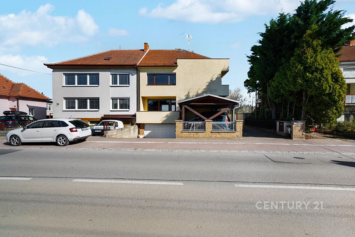 Prodej rodinného domu 346 m², pozemek 1494 m²