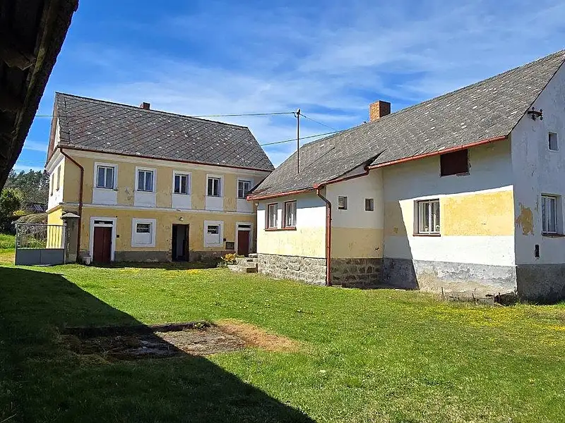 Prodej rodinného domu 200 m², pozemek 2246 m², Petrovice – náhled fotky 1