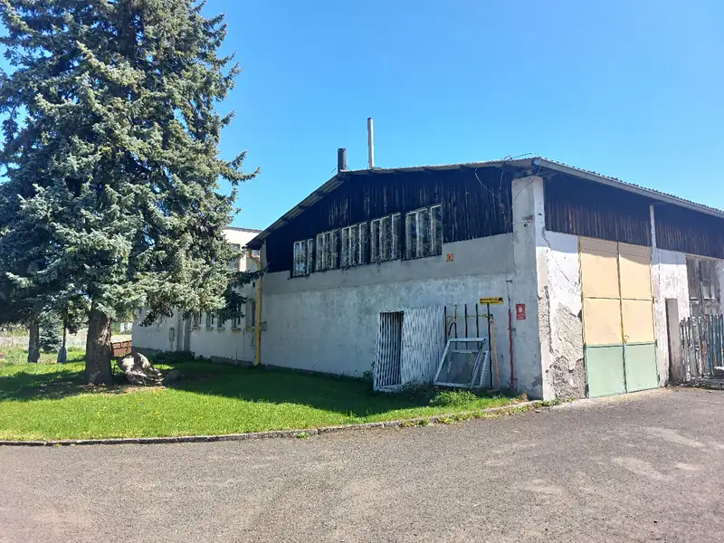 Prodej skladového prostoru 621 m², Radonice – náhled fotky 1