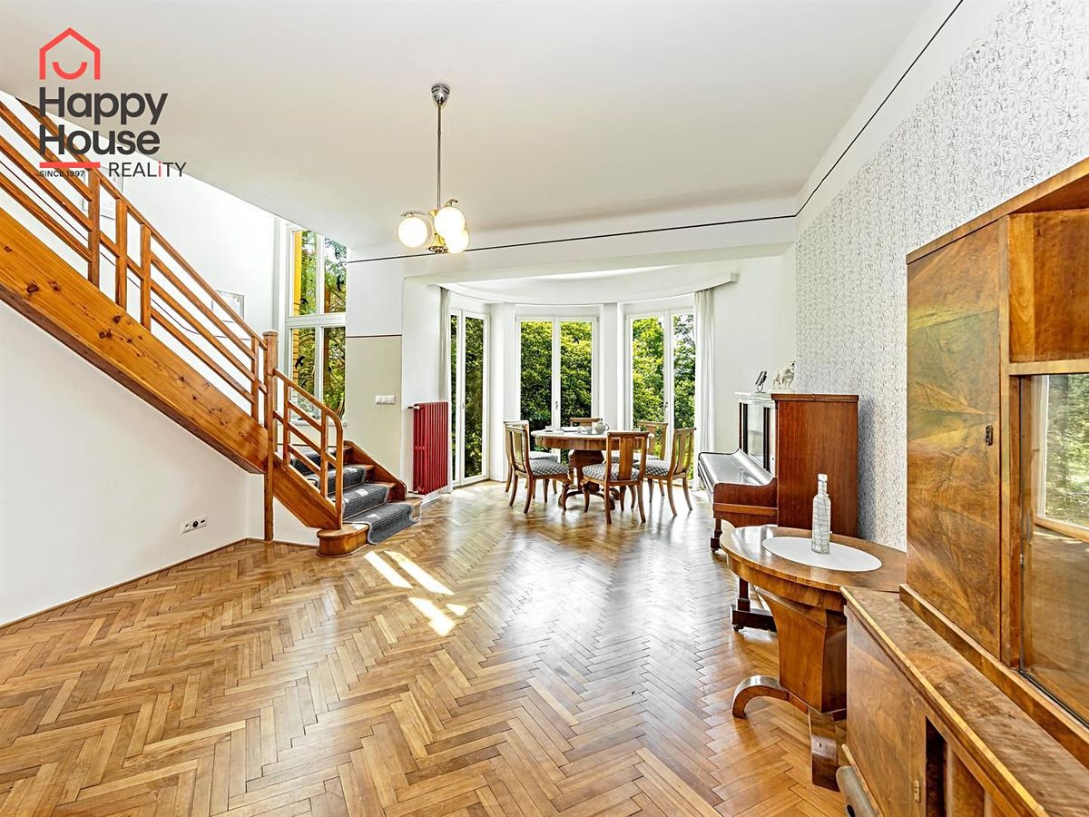 Prodej rodinného domu 250 m², pozemek 1400 m² – fotografie 4