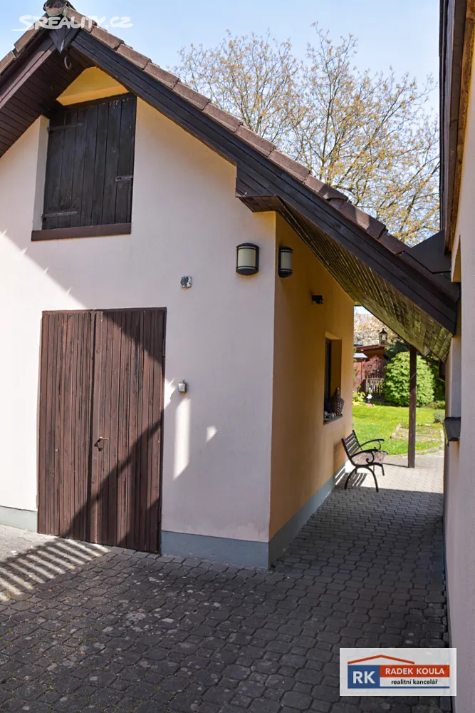 Prodej rodinného domu 240 m², pozemek 1650 m² – další