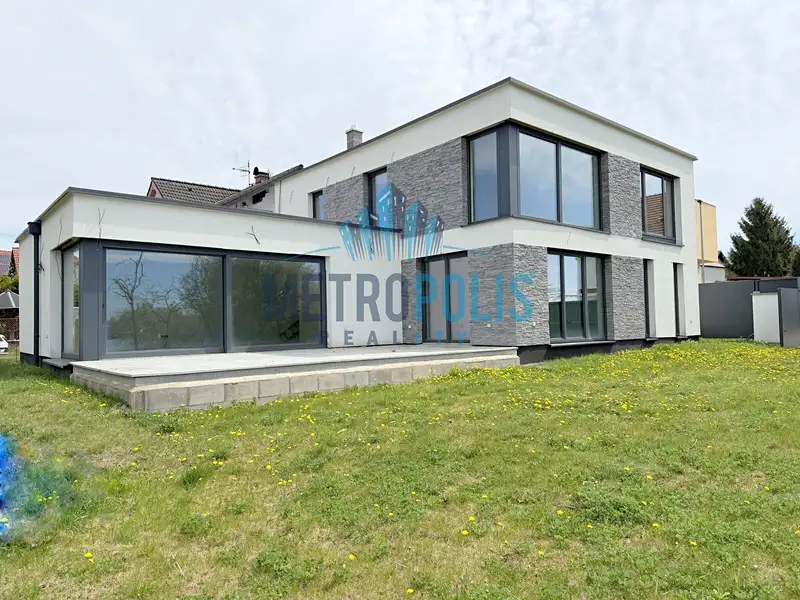 Prodej rodinného domu 260 m², pozemek 471 m², Praha – náhled fotky 2
