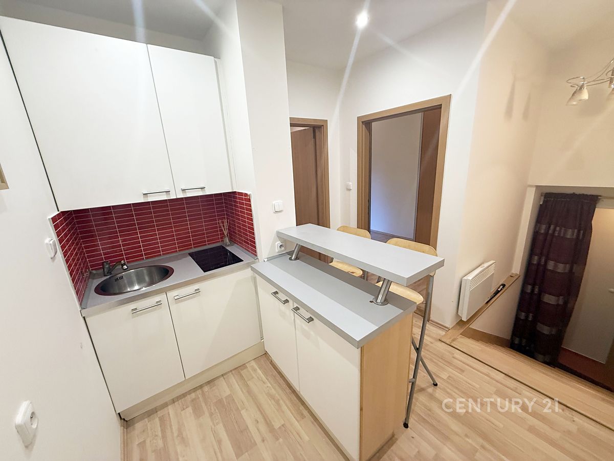 Pronájem bytu 1+kk 28 m² – fotografie 5