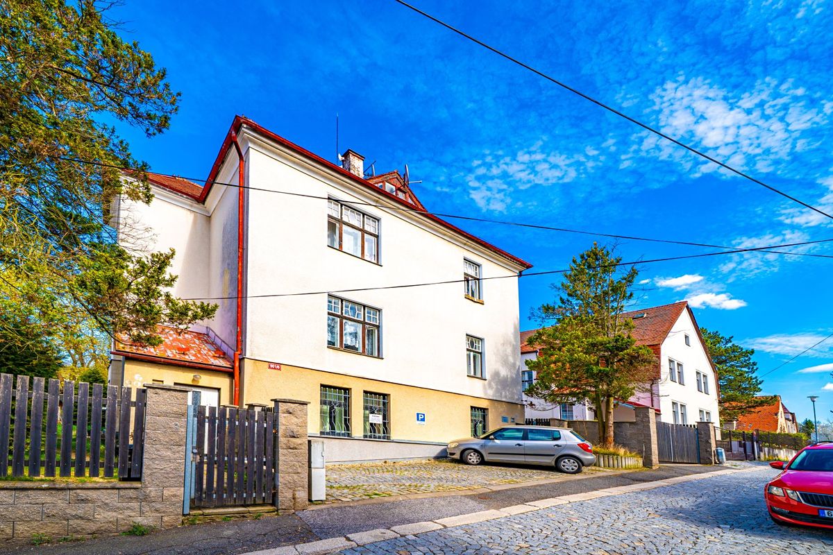 Prodej rodinného domu 300 m², pozemek 870 m²