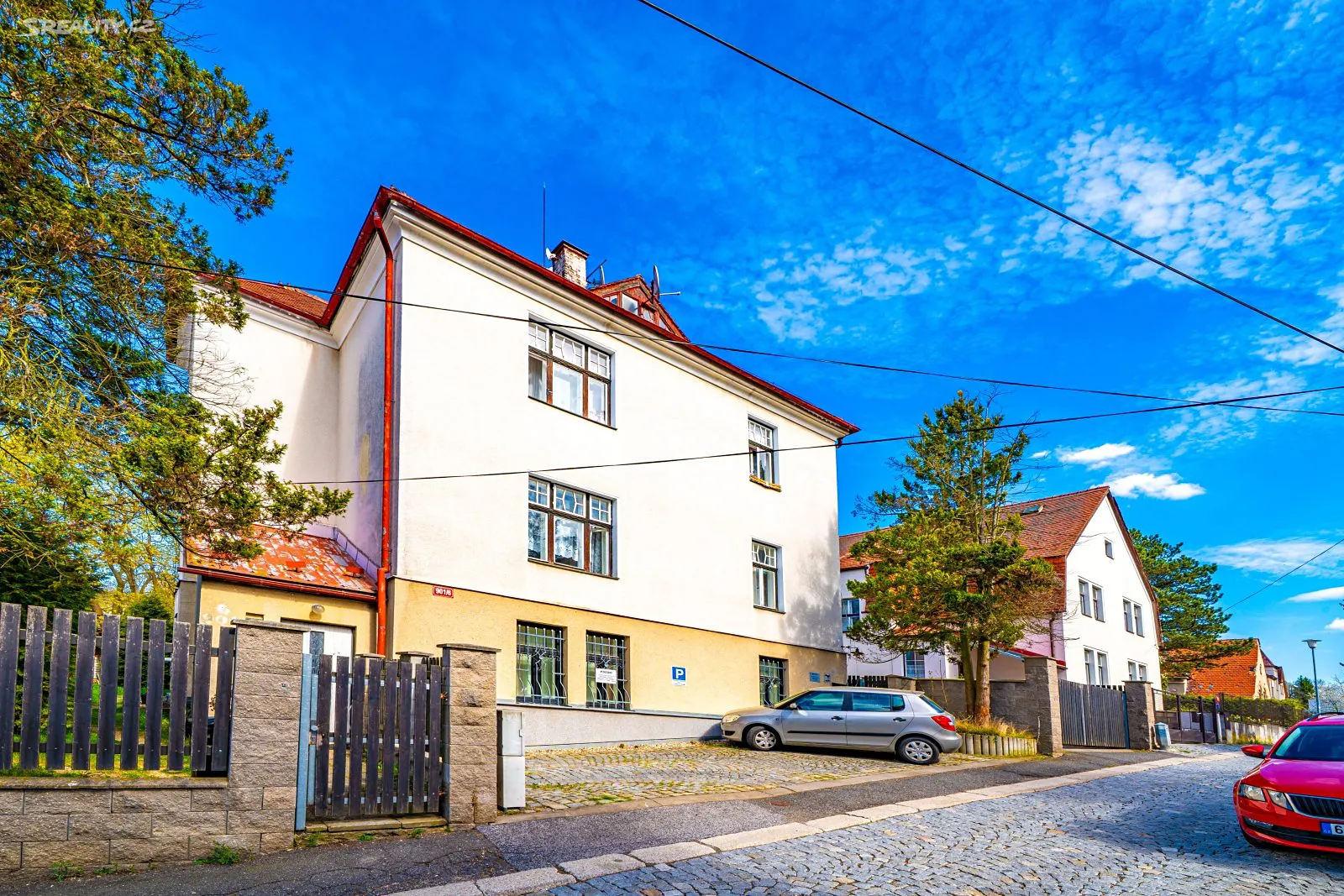 Prodej rodinného domu 300 m², pozemek 870 m²