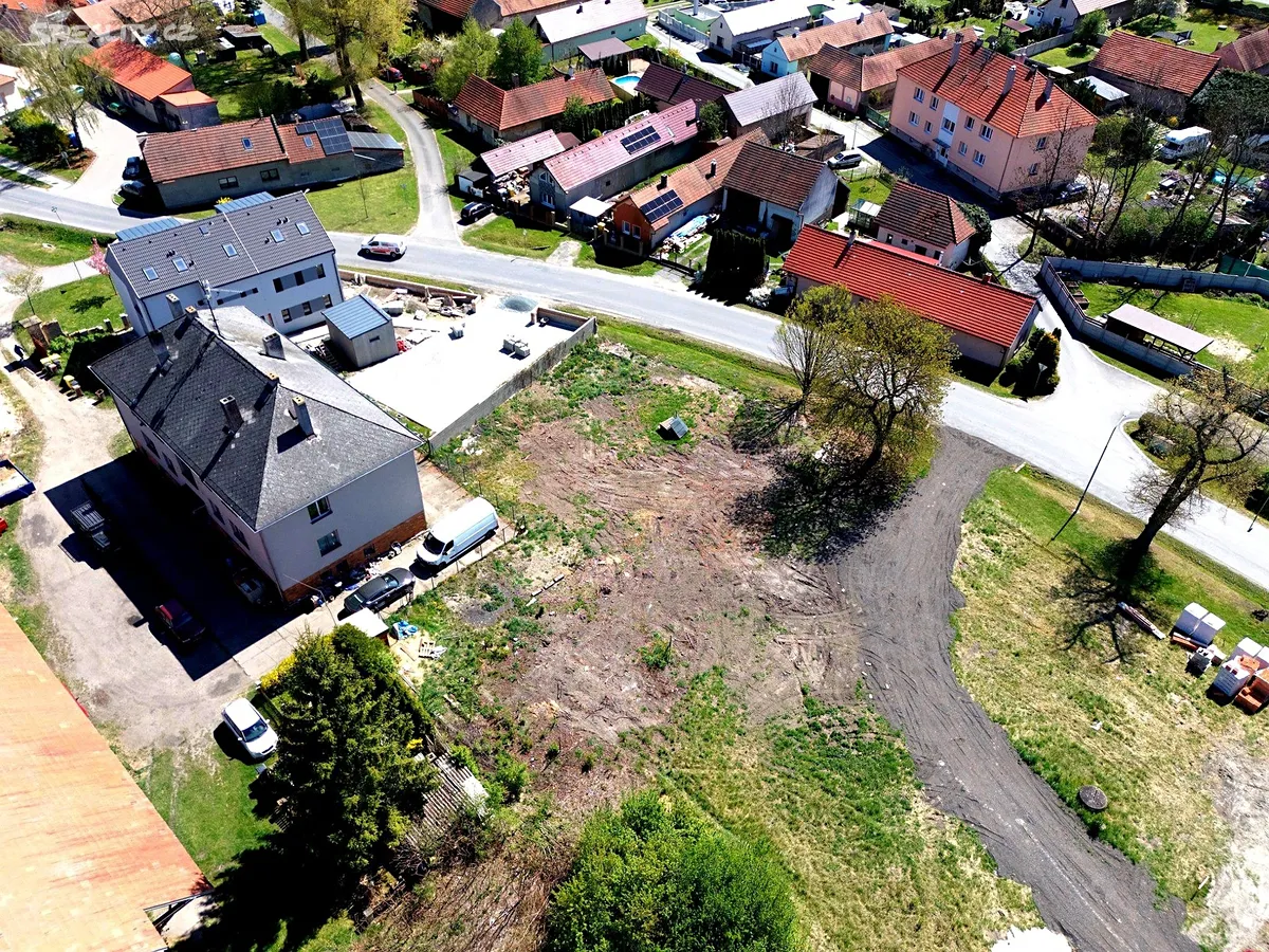 Prodej stavebního pozemku 647 m² – další