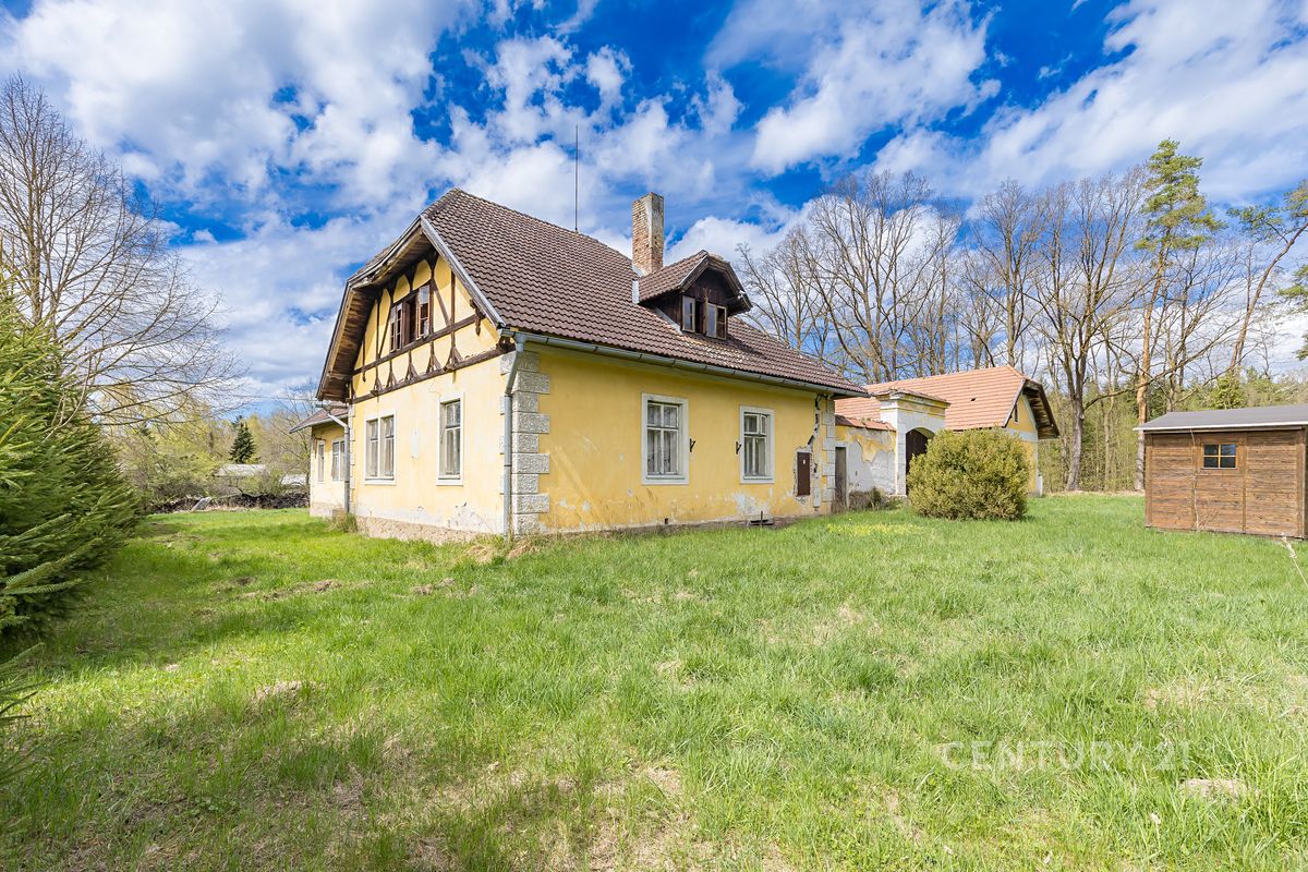 Prodej rodinného domu 400 m², pozemek 15909 m² – fotografie 3