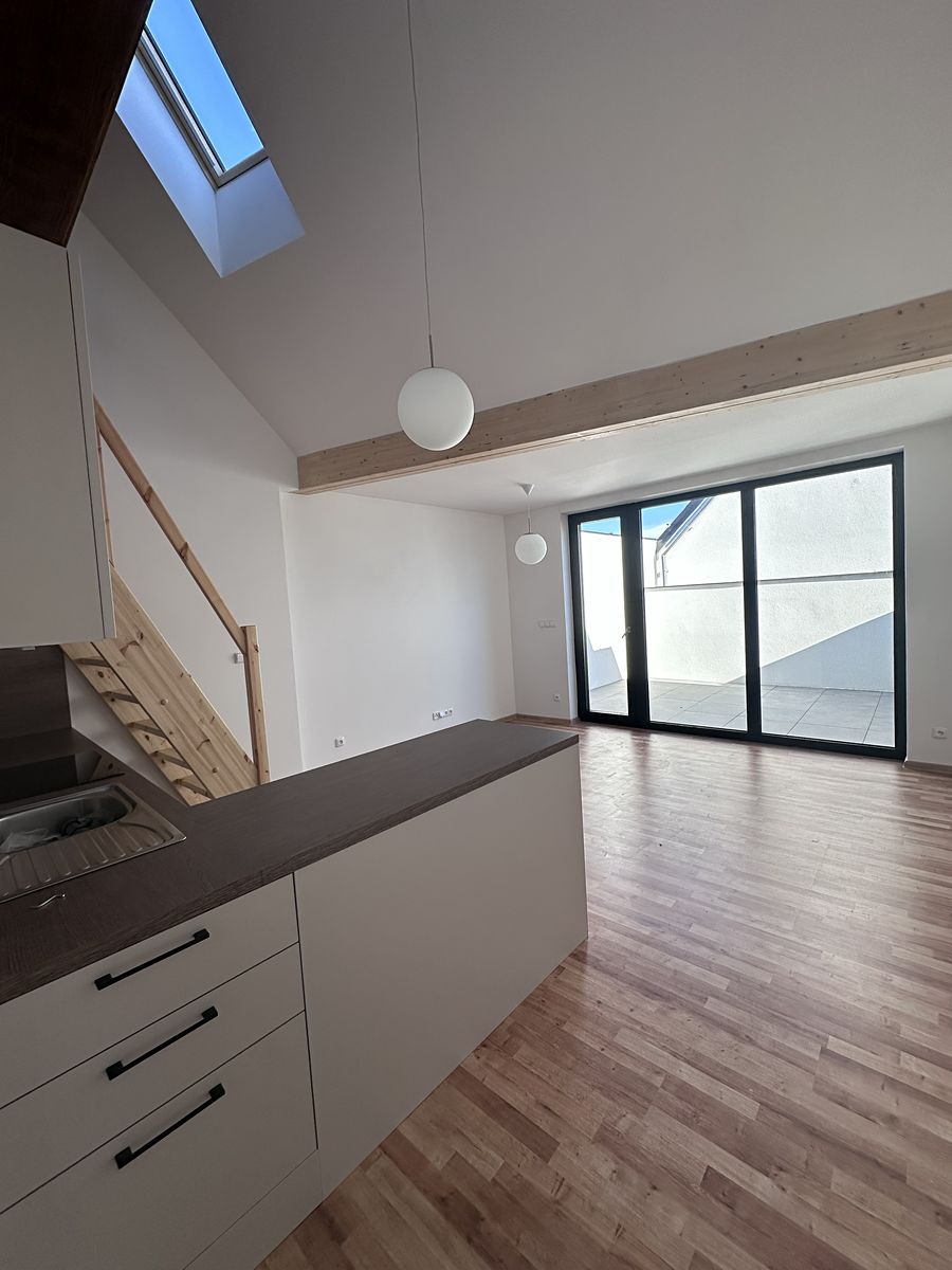 Pronájem bytu 1+kk 53 m² – fotografie 2