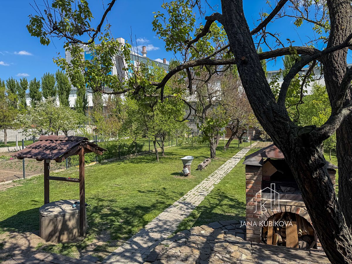 Prodej rodinného domu 336 m², pozemek 1199 m² – fotografie 3