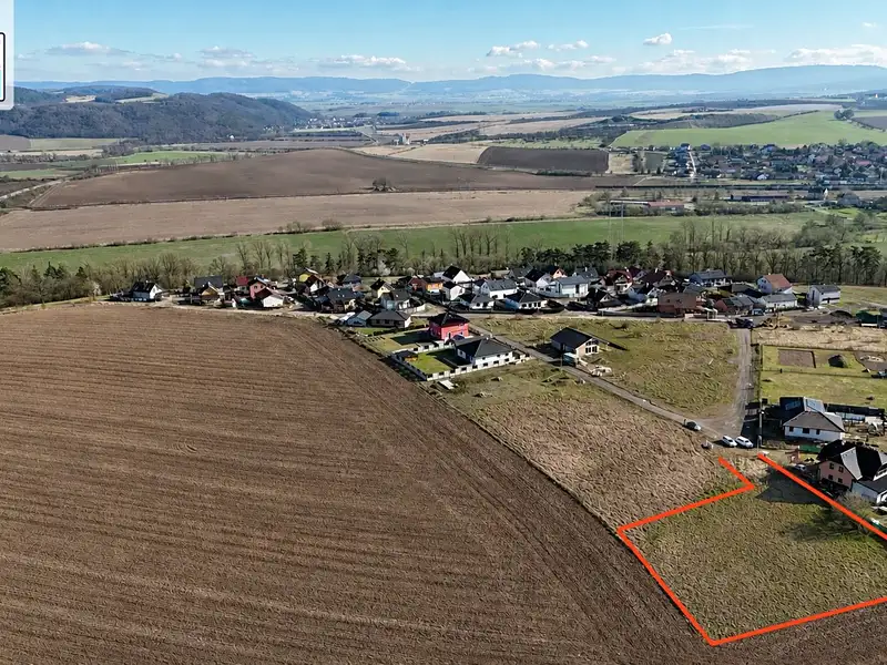 Prodej stavebního pozemku 1880 m², Bavoryně – náhled fotky 3