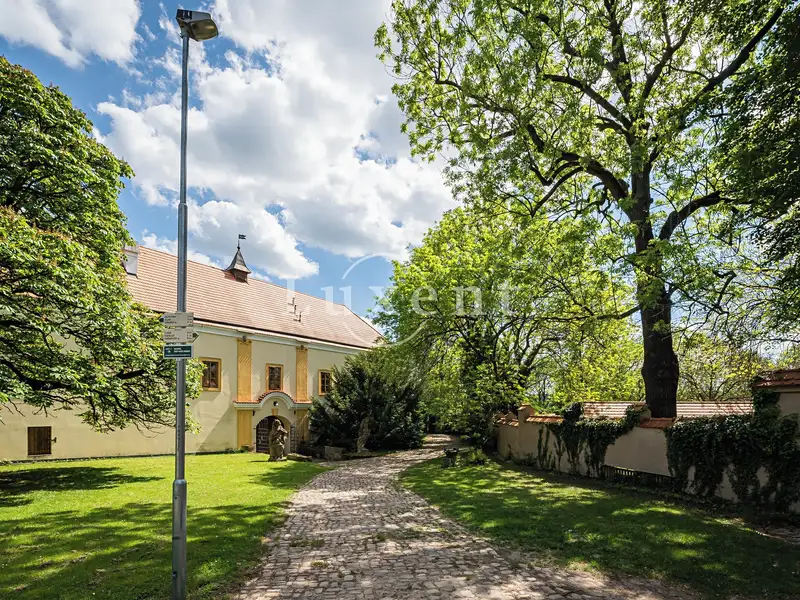 Prodej ubytovacího zařízení 2500 m², Třebotov – náhled fotky 1
