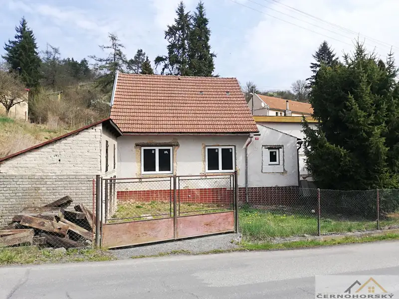 Prodej rodinného domu 135 m², pozemek 1090 m², Městečko – náhled fotky 1