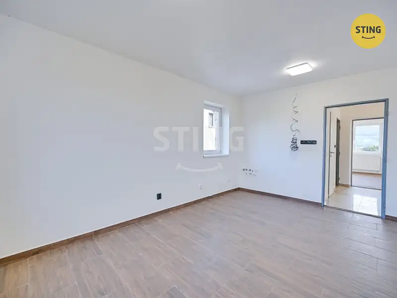 Prodej rodinného domu 270 m², pozemek 615 m², Strachotín – náhled fotky 3