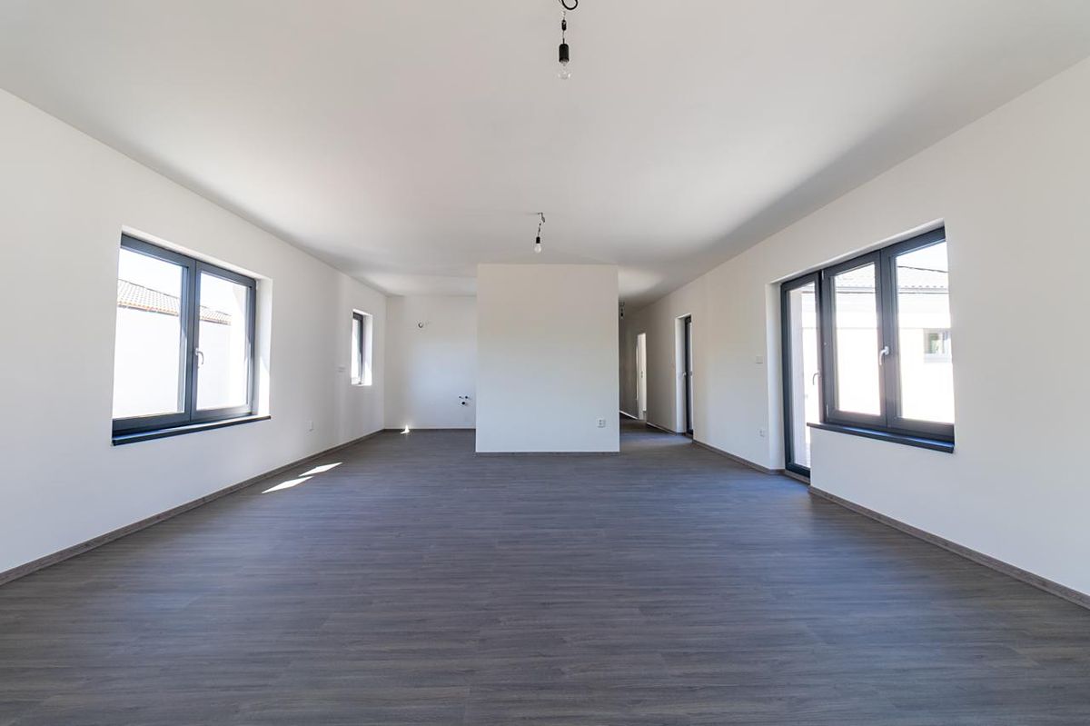 Prodej rodinného domu 132 m², pozemek 921 m² – fotografie 5
