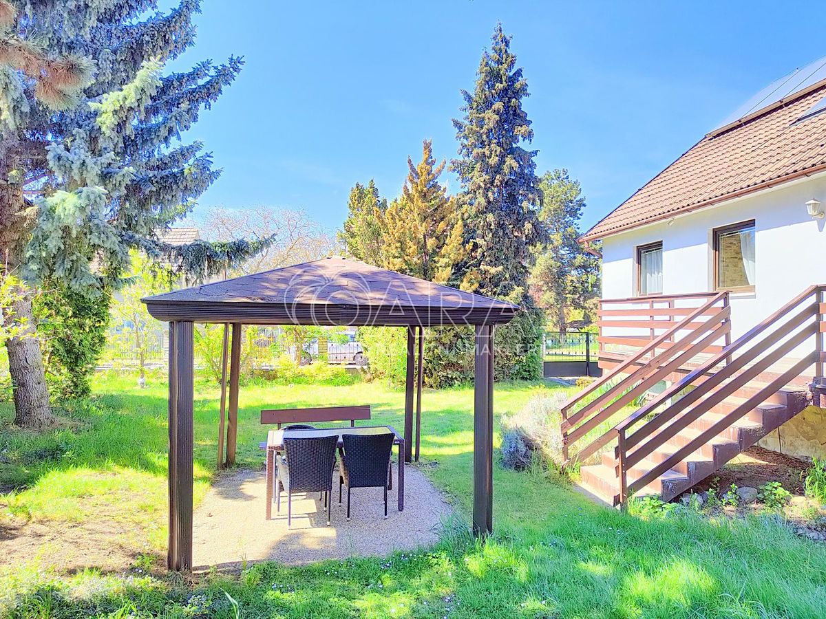 Prodej rodinného domu 258 m², pozemek 514 m² – fotografie 2