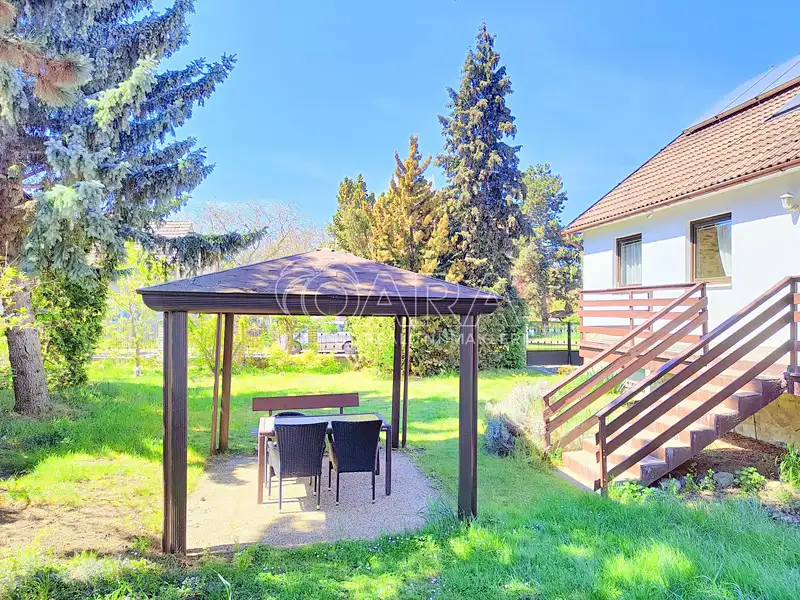 Prodej rodinného domu 258 m², pozemek 514 m², Praha – náhled fotky 2