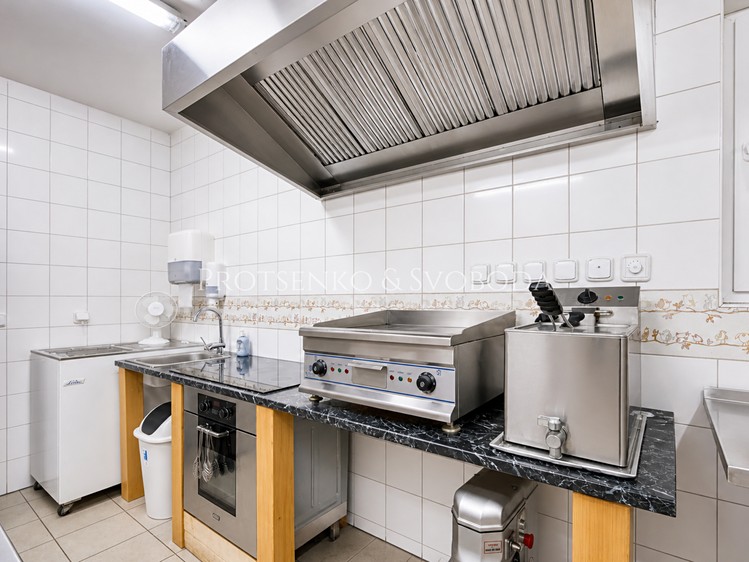 Комерційне приміщення на продаж, 650 м² (56 з 59)