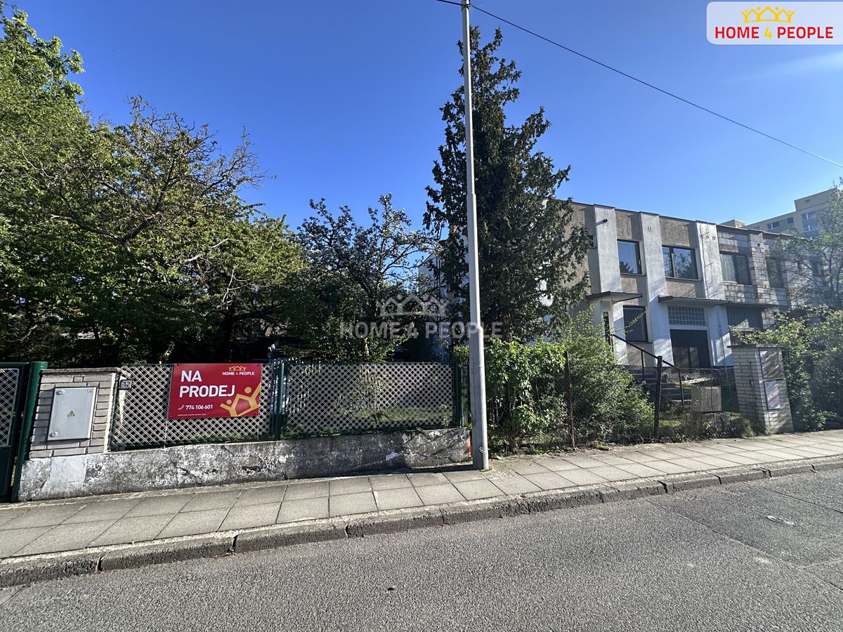 Prodej rodinného domu 273 m², pozemek 682 m² – fotografie 2