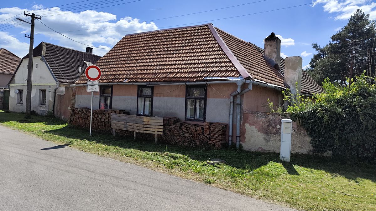 Prodej rodinného domu 100 m², pozemek 1068 m², Stálky – fotka 1 z 3